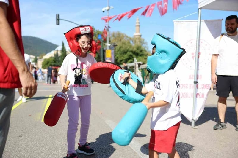 Bursa Büyükşehir Belediyesi, Avrupa Hareketlilik Haftası kapsamında Heykel Atatürk Caddesi’ni ‘arabasız Bir Gün, Hareket