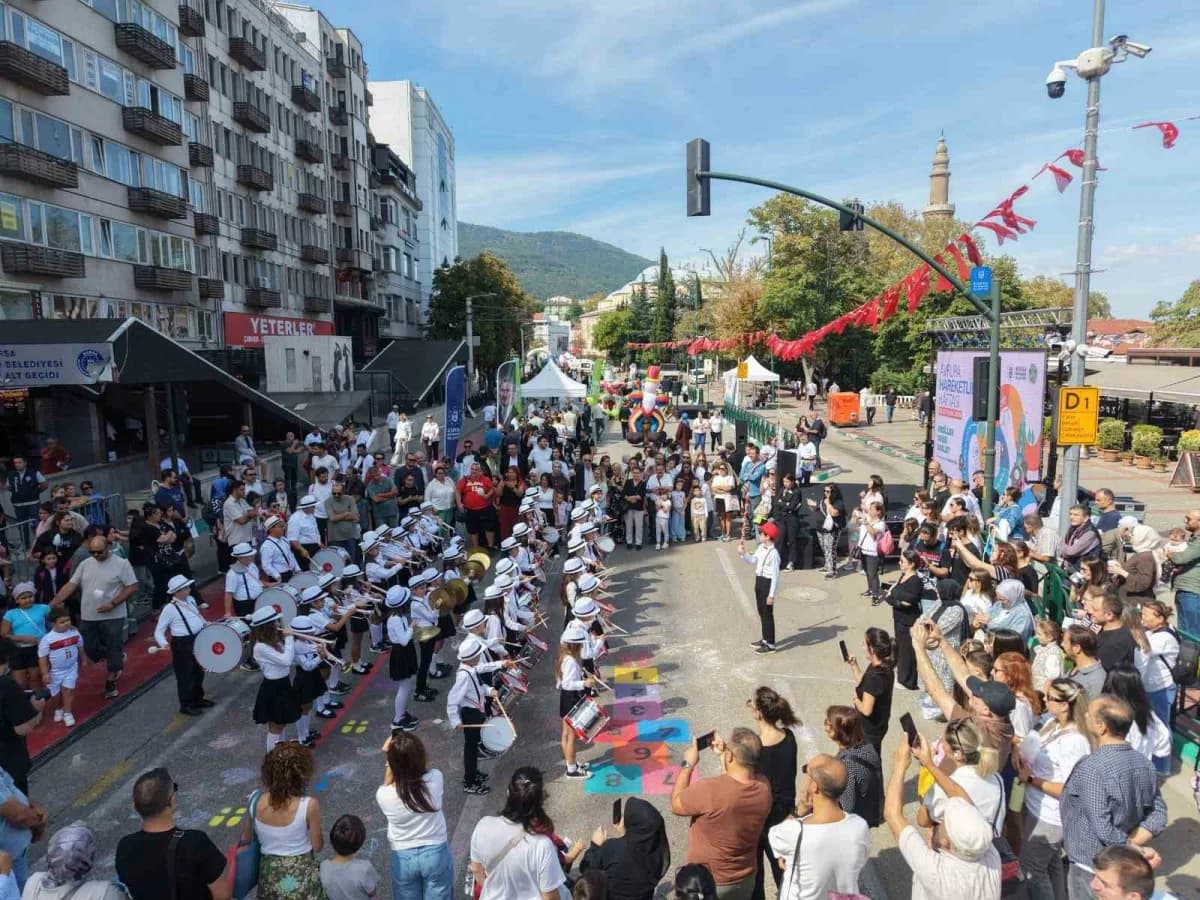 Bursa Büyükşehir Belediyesi, Avrupa Hareketlilik Haftası kapsamında Heykel Atatürk Caddesi’ni ‘arabasız Bir Gün, Hareket