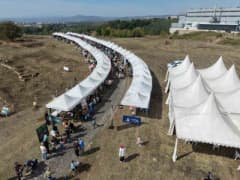 Bursa Aktopraklık Höyük Arkeopark’ta düzenlenen Arkeofest festivalinde ziyaretçiler arkeoloji atölyelerine katılıyor