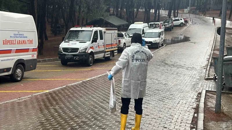Bursa Atatürk Kent Ormanı’nda arama kurtarma ekipleri ceset buldu, çevrede polis ve inceleme ekipleri çalışma yapıyor