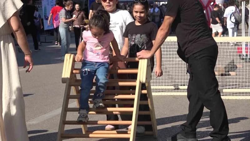 Bursa'da "Avrupa Hareketlilik Haftası" kapsamında düzenlenen etkinlikte çok sayıda vatandaş bir araya geldi. Mehter takı