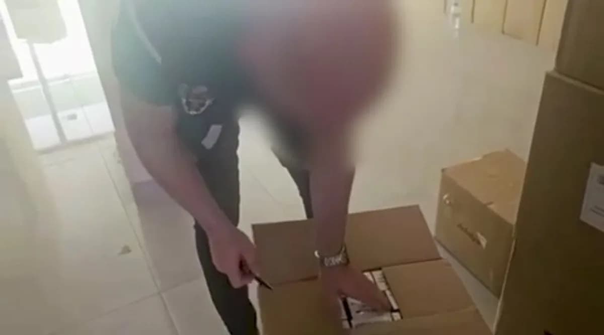 Bursa’da polis ekiplerinin tütün kaçakçılığı operasyonunda ele geçirilen bandrolsüz makaronlar