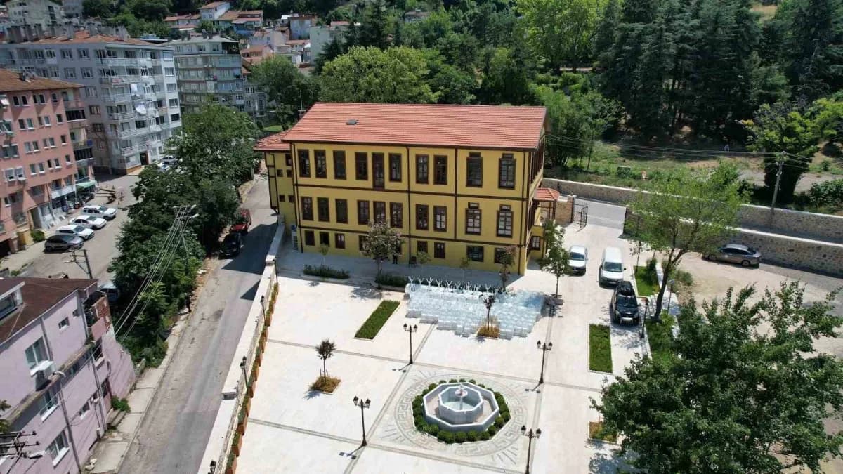 Yıldırım Belediyesi, rutin belediyecilik hizmetlerinin yanı sıra ilçenin sosyal, kültürel ve Düşünce yaşamına katkı sunu