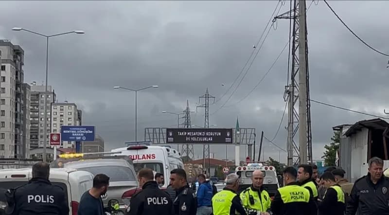 Bursa’da yağışlı havada hızla ilerleyen ticari araç, elektrikli bisiklete çarptı.