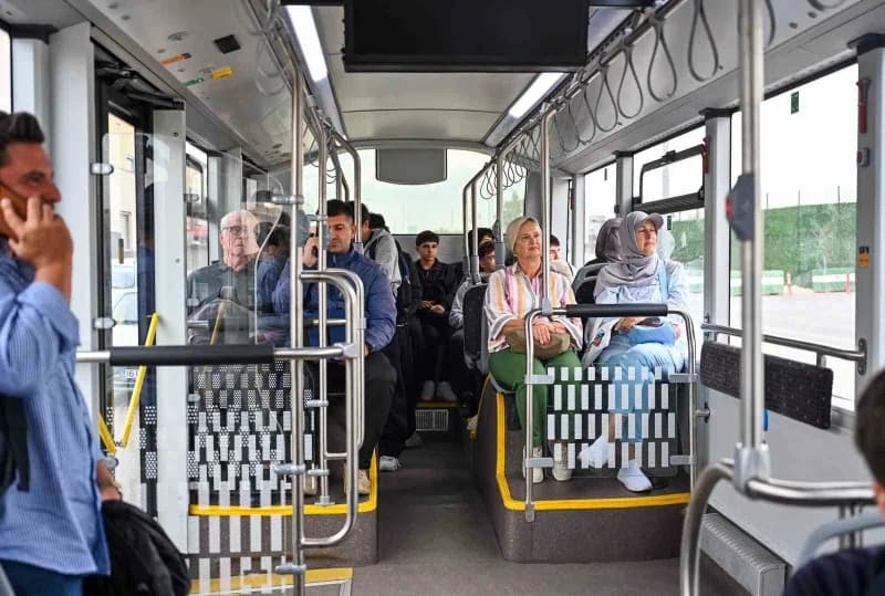 Bursa Büyükşehir Belediyesi tarafından Bursa’ya kazandırılan 4 tane elektrikli otobüs terminal hattında hizmete başladı