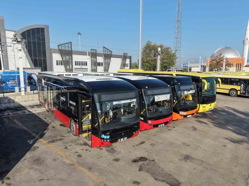 Bursa Büyükşehir Belediyesi tarafından Bursa’ya kazandırılan 4 tane elektrikli otobüs terminal hattında hizmete başladı