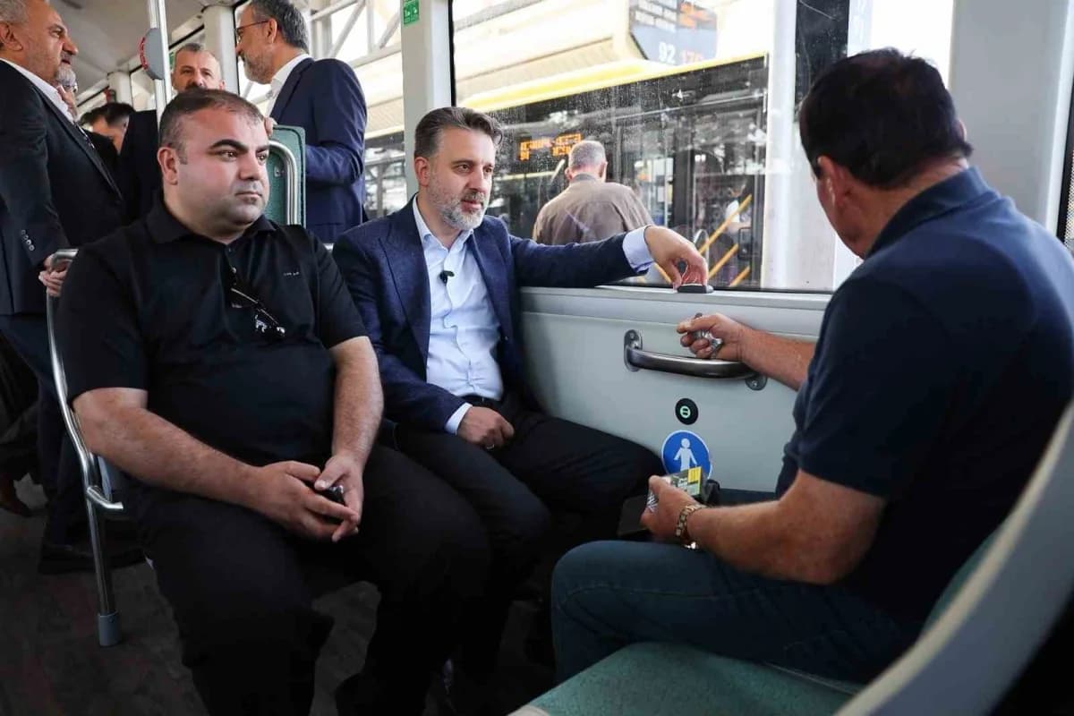 Bursa Büyükşehir Belediye Başkan Vekili Şahin Biba, elektrikli otobüslerin test sürüşlerine katıldı