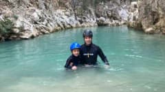 8 yaşındaki Asya Yeşilyurt, Kanyon Bursa Derneği ile Abadiye Kanyonu’nda kanyon geçişi yaparken