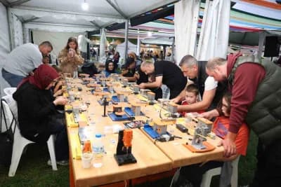 Bursa Gastronomi Festivali'nde çocuklar için hazırlanan etkinlik alanında eğlenen ve spor yapan çocuklar
