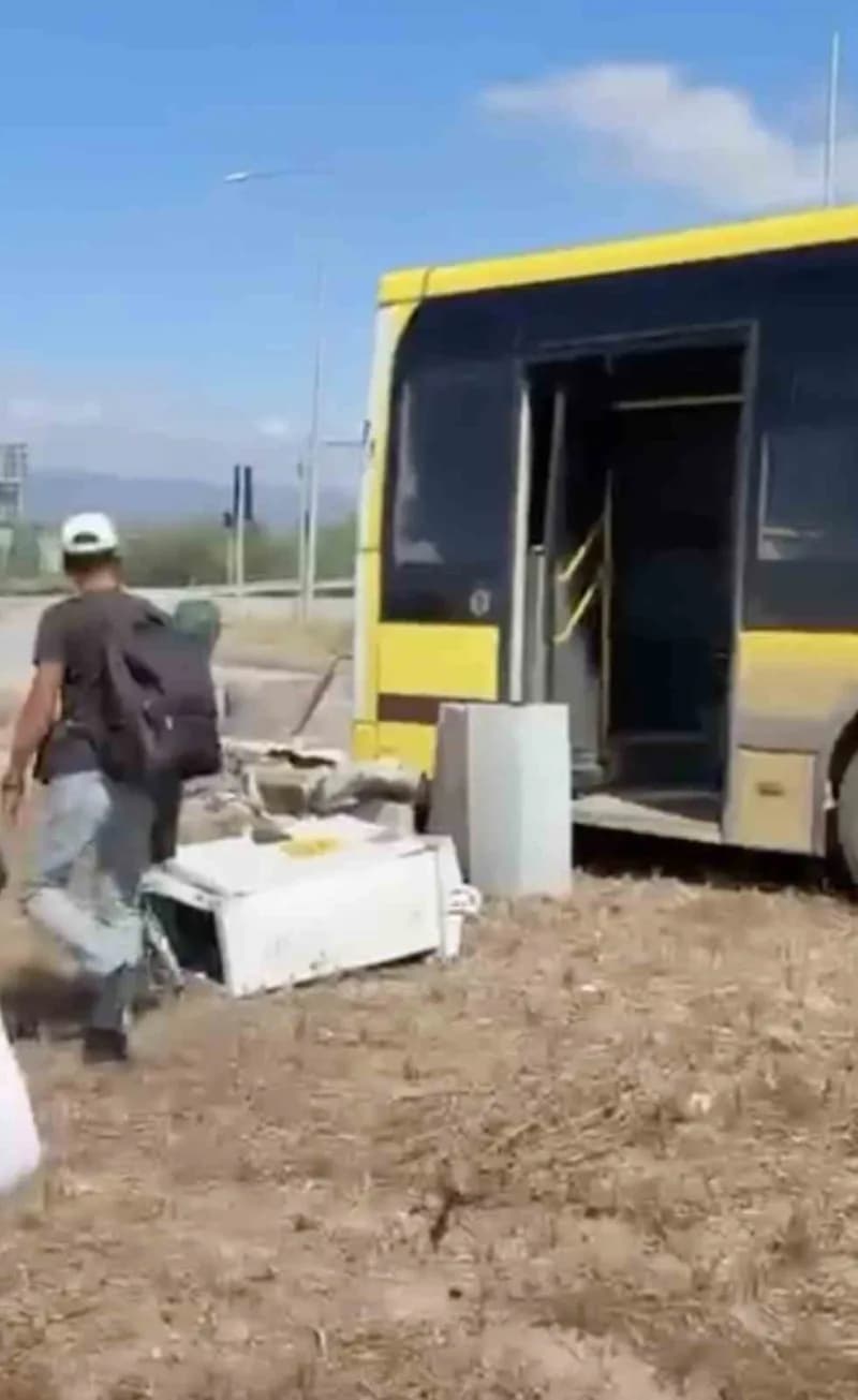 Bursa’nın Gemlik ilçesinde yoldan çıkan belediye otobüsündeki yolcular ölümden döndü.