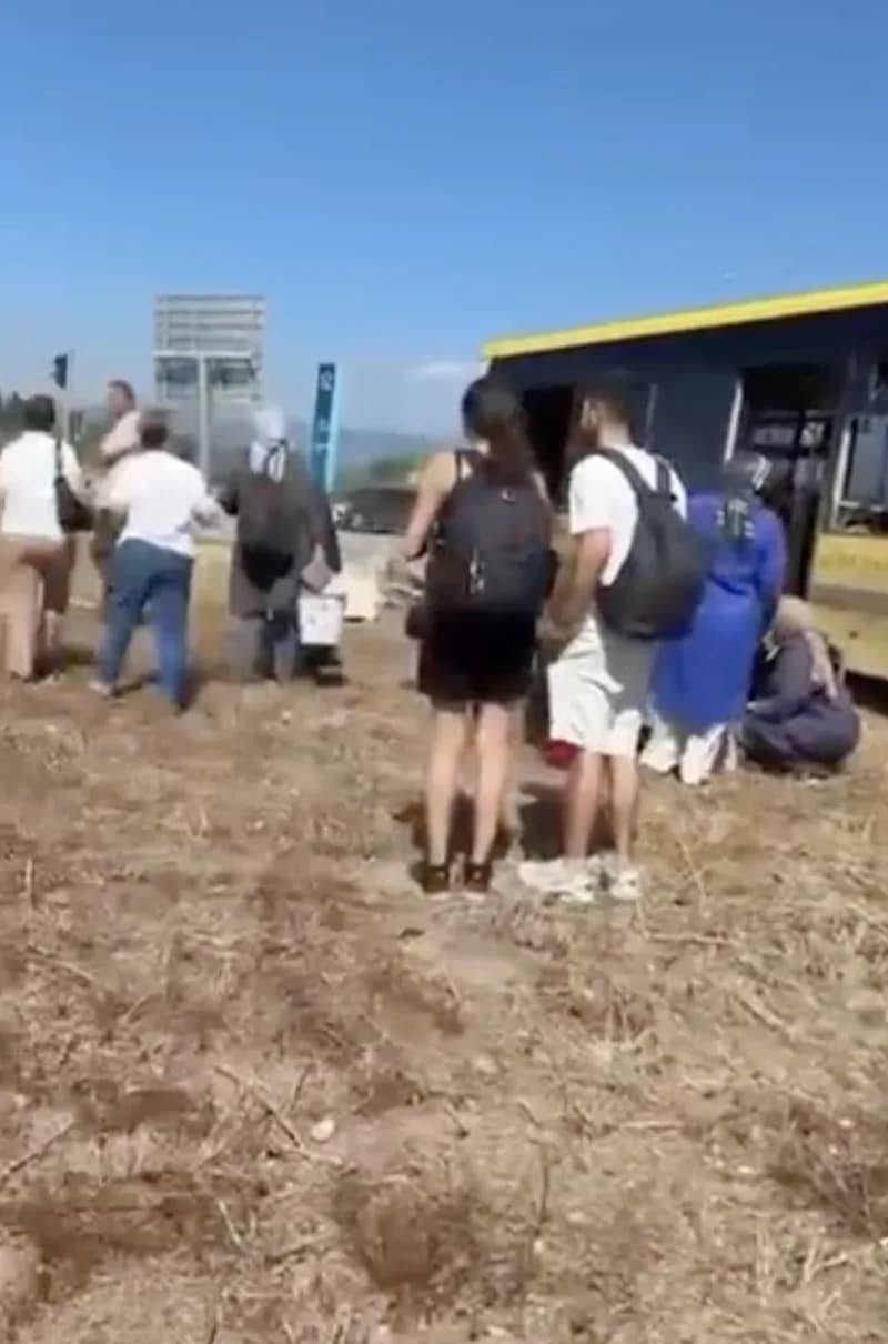 Bursa’nın Gemlik ilçesinde yoldan çıkan belediye otobüsündeki yolcular ölümden döndü.