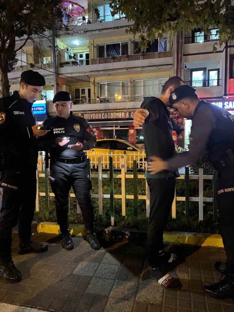 Bursa’da 1000 polisli Asayiş uygulaması: ruhsatsız tabanca ve uyuşturucu ele geçirildi