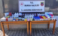 Bursa Gürsu’da jandarma ekiplerinin ele geçirdiği kaçak veteriner tıbbi kuş ilaçları