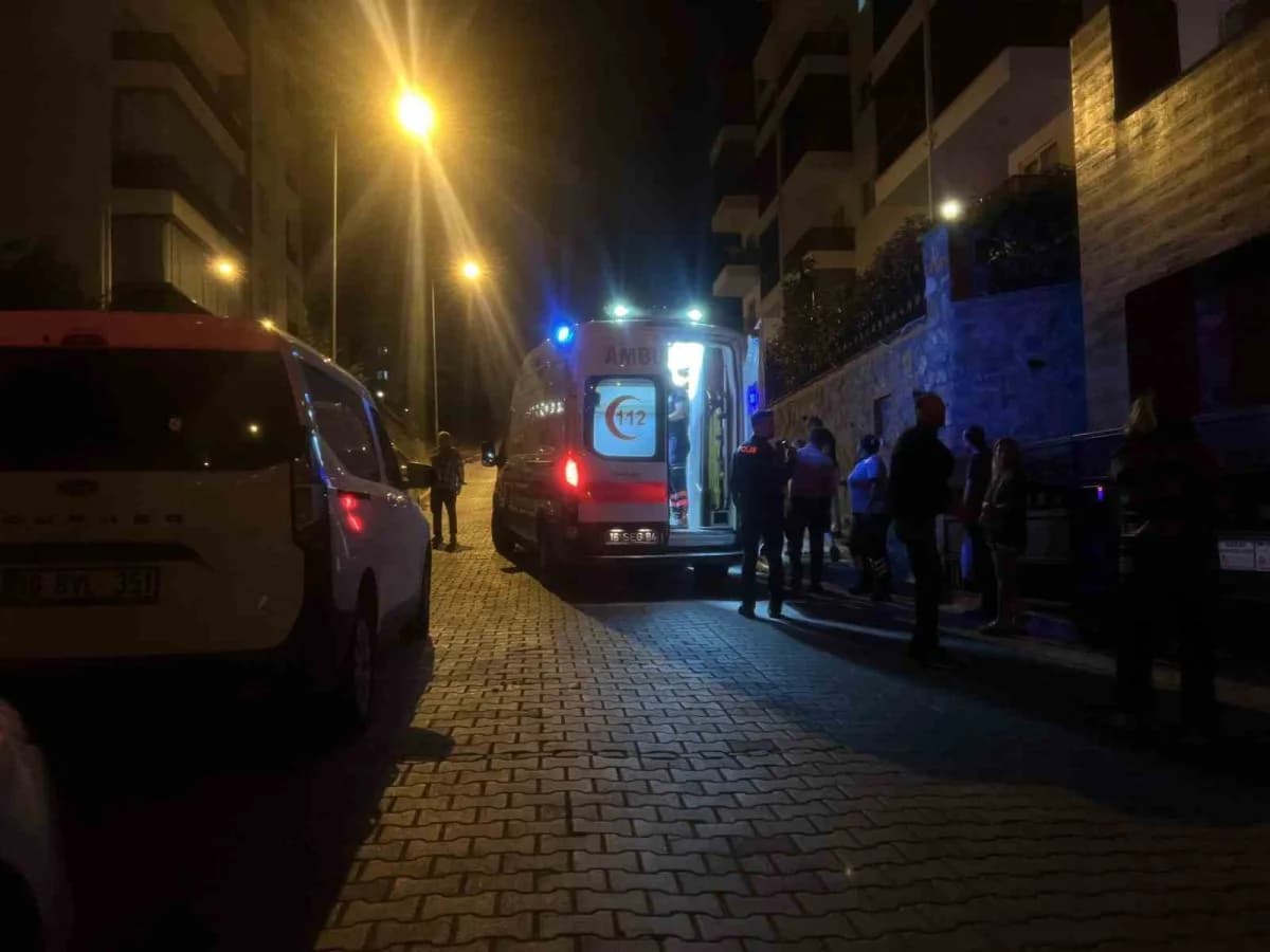 Bursa'da bir sitenin güvenlik görevlisi olarak çalışan 46 yaşındaki adam, devriye sırasında arkasından gelen köpeğin hav