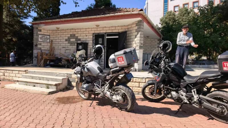 Bursa’nın İnegöl ilçesinde mezarlıkta karşılaşan ve aralarında husumet bulunduğu öğrenilen iki kişi arasında çıkan kavga