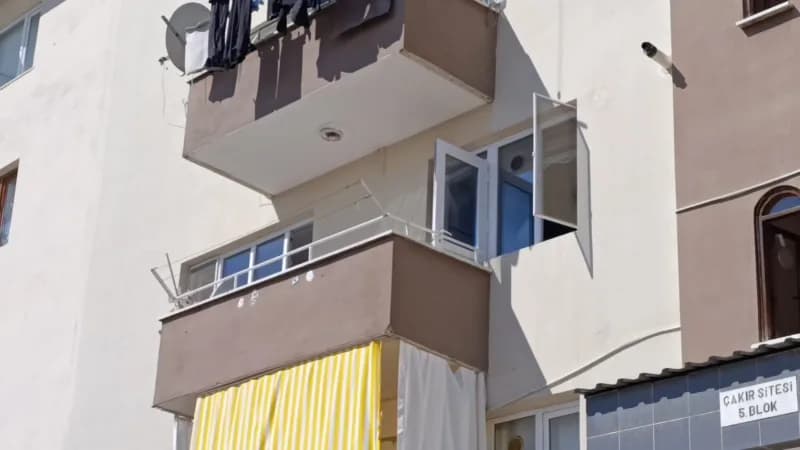 Bursa’nın İnegöl ilçesinde bir apartman dairesinin mutfağında çıkan yangın paniğe neden oldu. Yangın sırasında dairede b