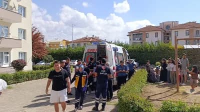 Bursa İnegöl'de mutfakta çıkan yangına itfaiye müdahale ediyor