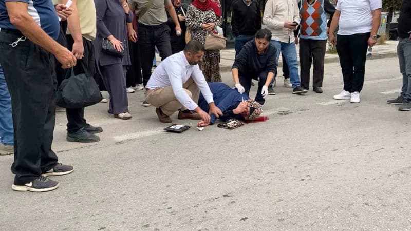 İnegöl ilçesinde özel halk otobüsünün çarptığı yaşlı kadın ağır yaralandı.