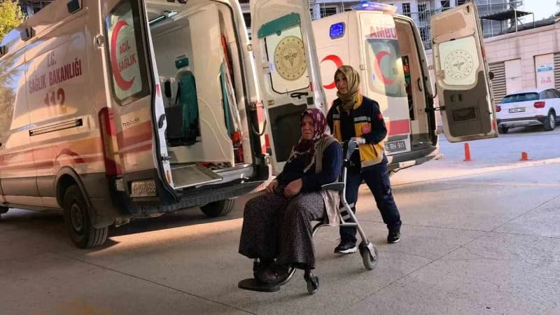 Bursa İnegöl’de dere yatağına yuvarlanan otomobil ve kurtarma ekipleri