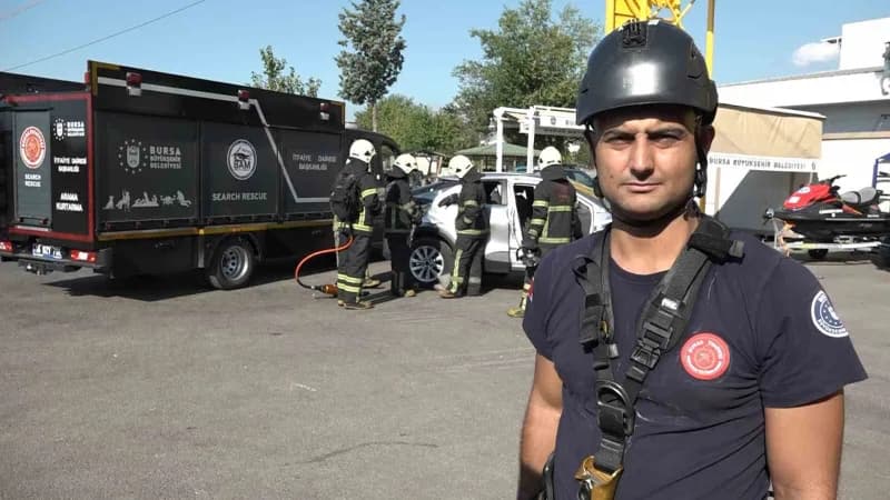 Bursa Büyükşehir Belediyesi İtfaiye Daire Başkanlığı Arama Kurtarma ve Eğitim Şube Müdürlüğü'nde Eğitim gören 148 kursiy