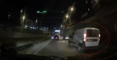 Bursa İzmir Yolu Caddesi'nde makas atan hafif ticari aracın araç içi kamera görüntüsü