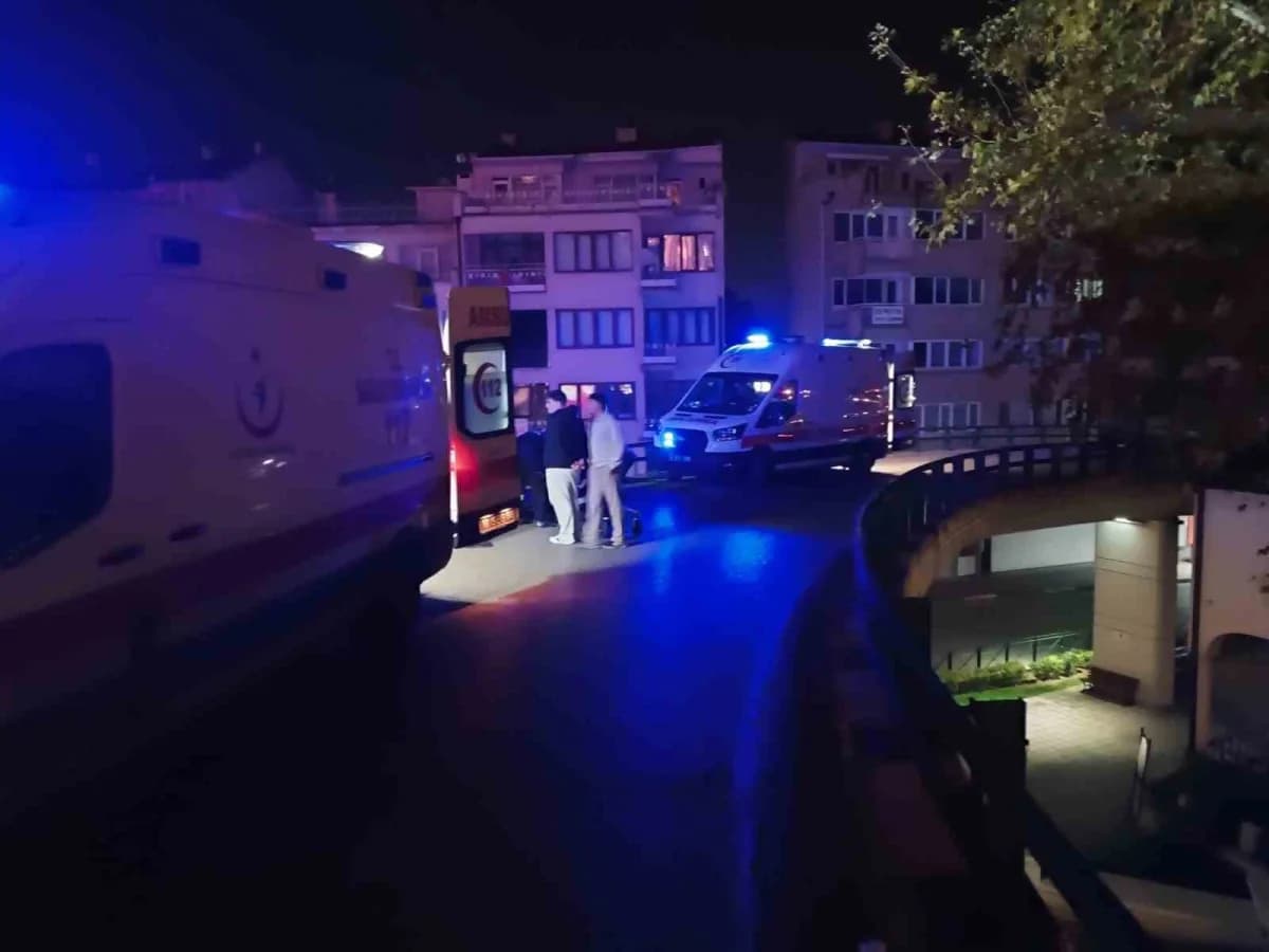Bursa Osmangazi'de bariyere çarpan motosiklet kazasında yaralılar hastaneye kaldırıldı