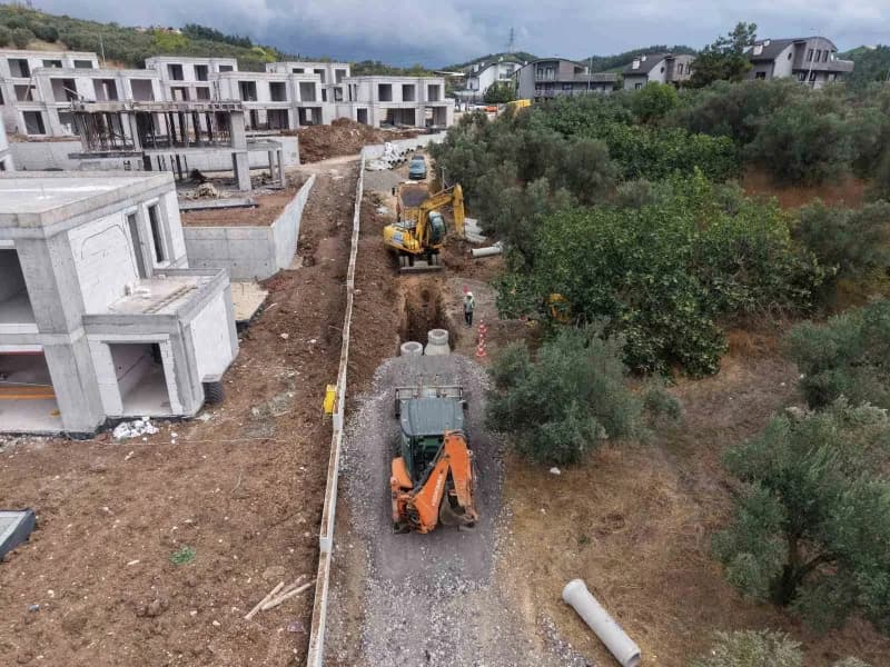 Bursa Mudanya’da BUSKİ ekiplerinin altyapı çalışmaları sırasında çekilmiş görüntüsü