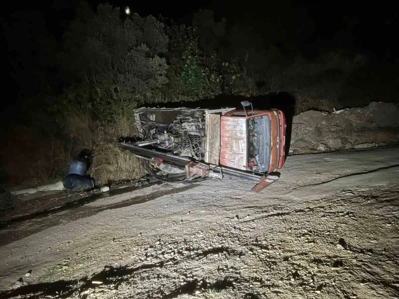 Bursa’da kontrolden çıkan iş makinesi devrildi
