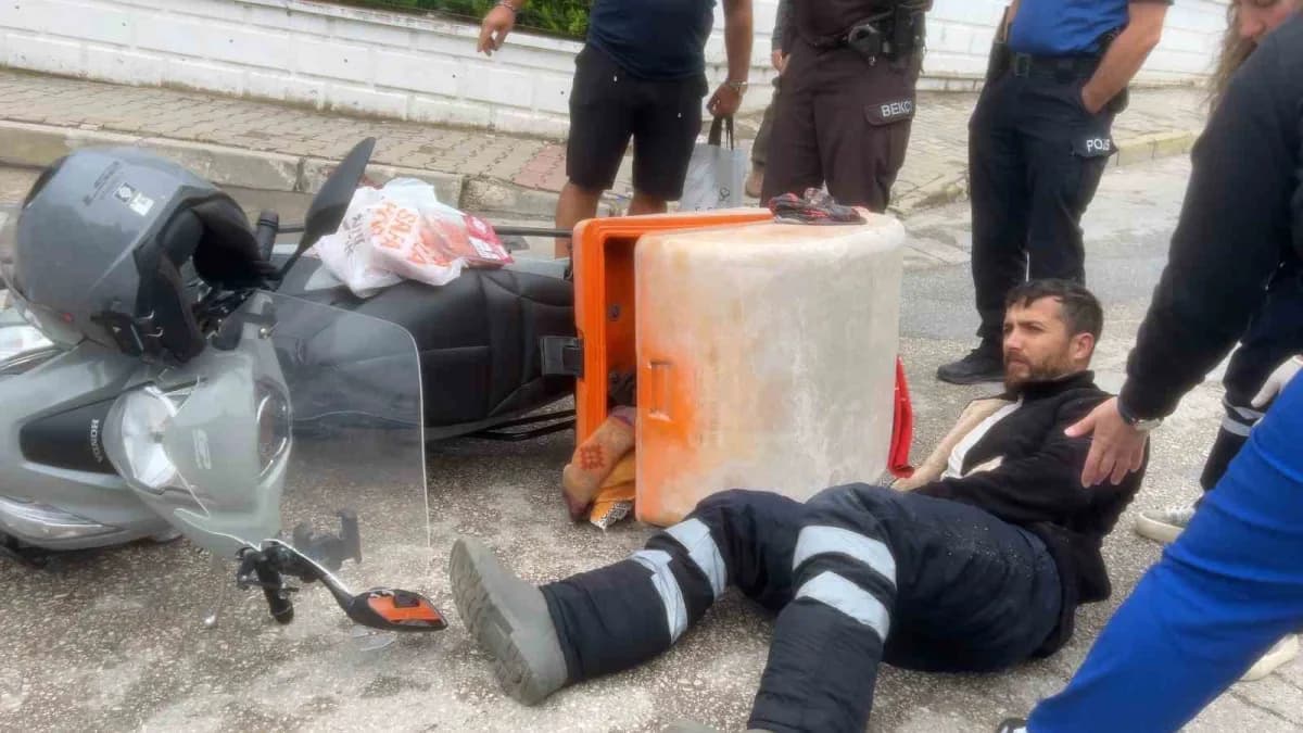 Bursa Mudanya'da kaygan yolda motosikletli kuryenin kaza yaptığı an