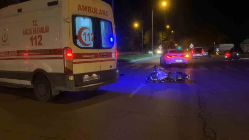Bursa’da motosiklet ile minibüsün çarpıştığı kazada 18 yaşındaki motosiklet sürücüsü ağır yaralandı. Minibüste yolcu bul