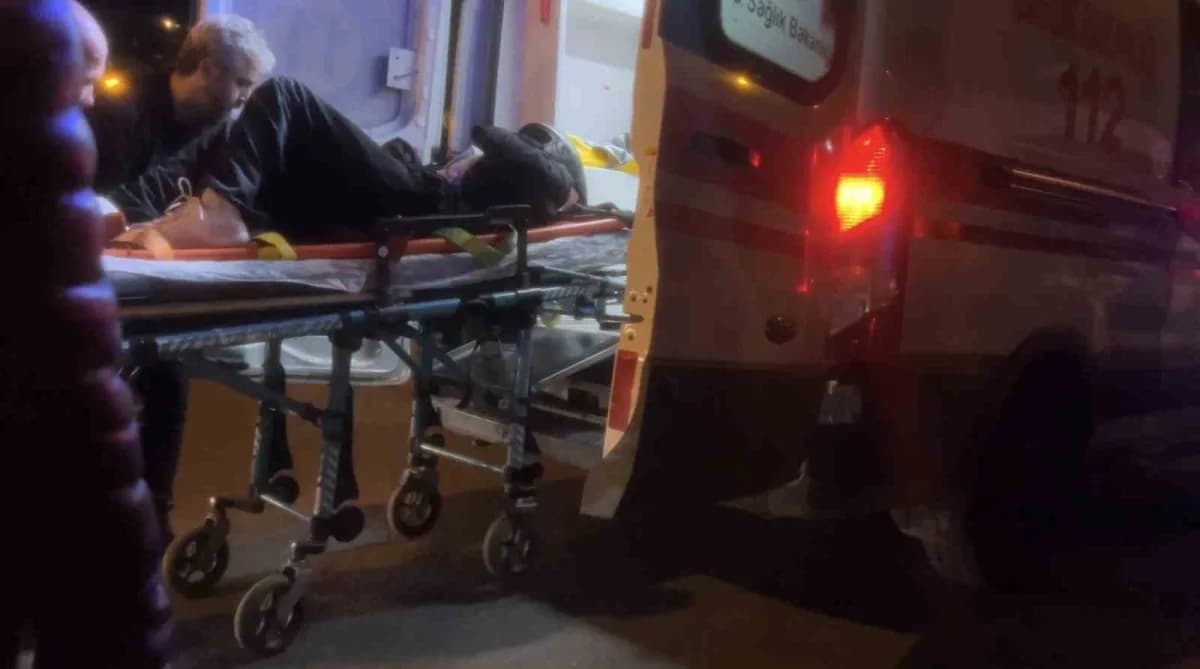Bursa’da motosiklet ile minibüsün çarpıştığı kazada 18 yaşındaki motosiklet sürücüsü ağır yaralandı. Minibüste yolcu bul