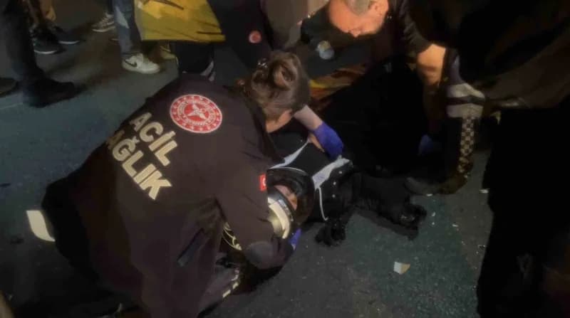 Bursa Mudanya’da motosiklet ile minibüsün çarpıştığı kavşakta kaza sonrası olay yeri
