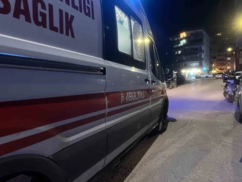 Bursa'da kontrolden çıkan motosikletin park halindeki otomobile çarpması sonucu meydana gelen kazada, 2 kişi yaralandı.