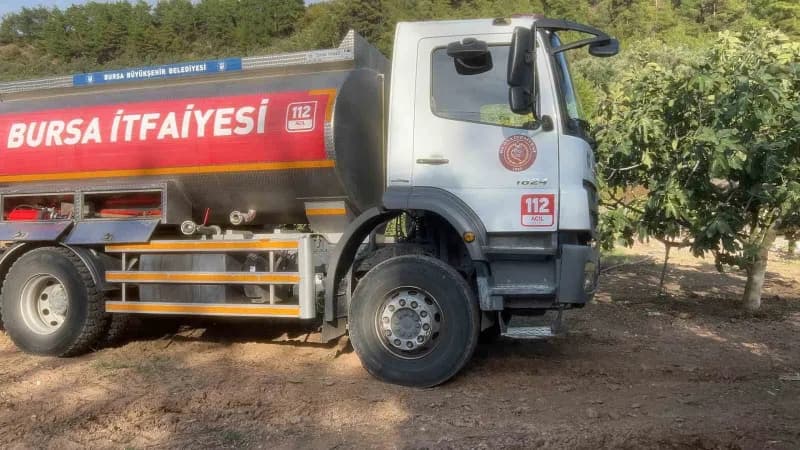Bursa'nın Mudanya ilçesi ormanlık alanda yakılan ateşin çevredeki kuru ot ve ağaçları tutuşturmasıyla başlayan yangın, Y