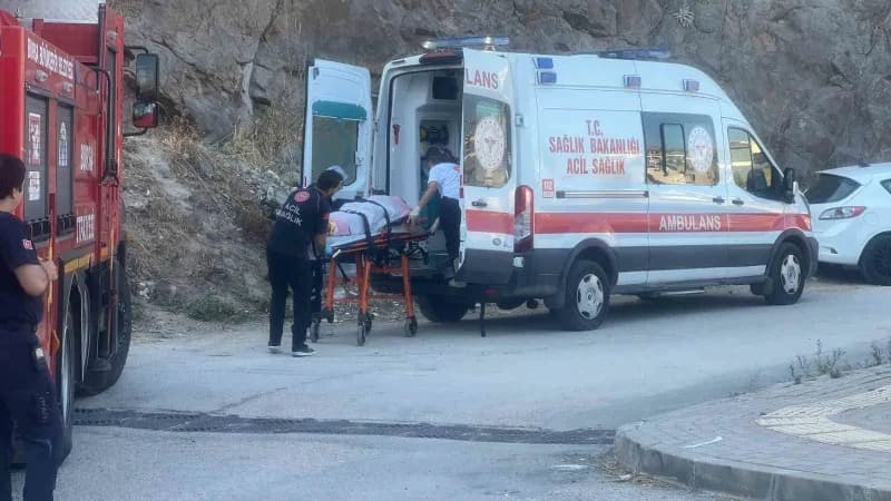 Bursa’da tadilat çalışması sırasında dengesini kaybeden işçi, dubleks dairenin balkonuna düşerek ağır yaralandı. Gökçin