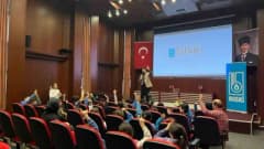 Bursa Büyükşehir Belediyesi tarafından öğrencilere verilen su tasarrufu bilinci eğitimi sırasında çocuklar görsel içerik