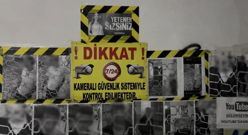 Bursa’da pasaj sahibinden ‘ibretlik’ çözüm: tuvaletini yapanları tek tek duvara astı