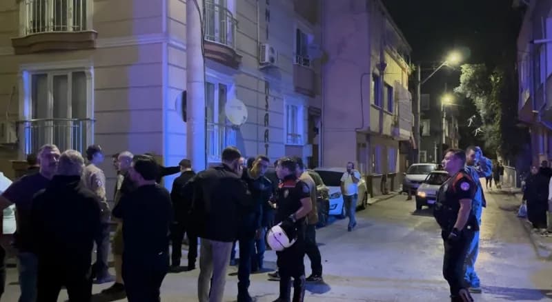 Bursa Osmangazi'de parkta çıkan silahlı kavga sonrası olay yeri ve sağlık ekipleri