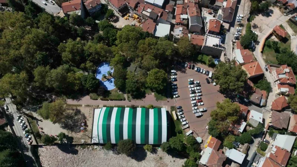 Bursa Pınarbaşı Mahallesi Polis Evi Sosyal Tesisleri ve halı saha görüntüsü