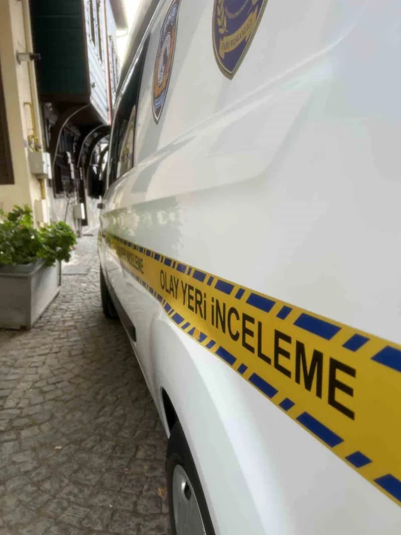 Polis ekipleri, kazanın meydana geliş şeklinin belirlenmesi amacıyla inceleme başlatırken, olayla ilgili soruşturma sürü