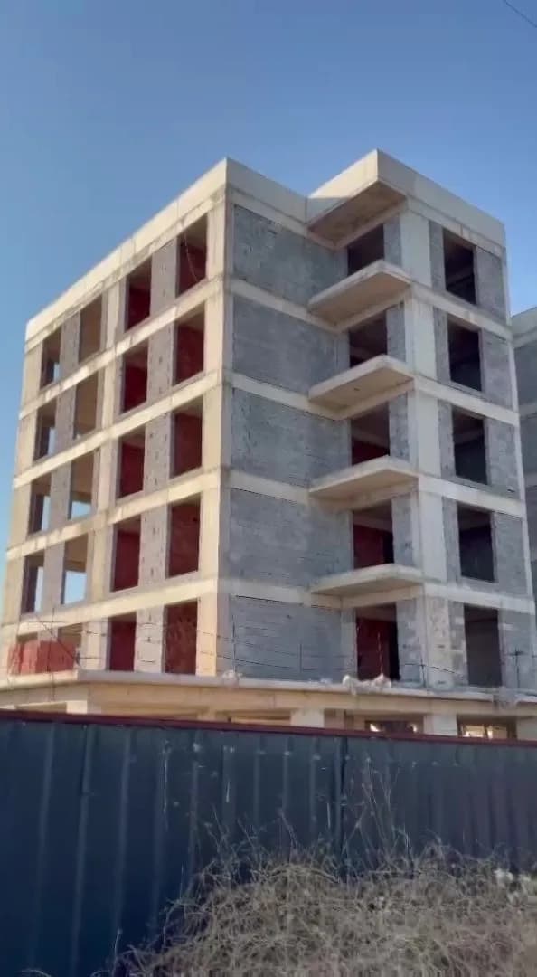 Bursa’da ev sahibi olma hayaliyle yıllarca kooperatife ödeme yapan yaklaşık 260 sağlık çalışanı, iddiaya göre aynı konut