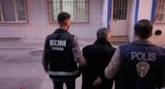 Bursa’da sağlık çalışanlarını ev sahibi yapma vaadiyle dolandıranlara yönelik operasyon sırasında polis ekipleri koopera