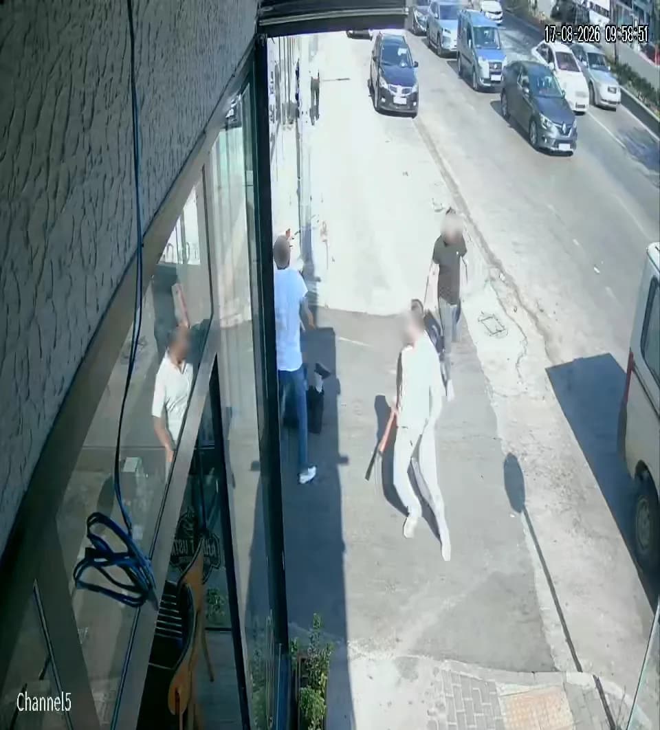 Saldırı anları güvenlik kamerasına yansıdı.