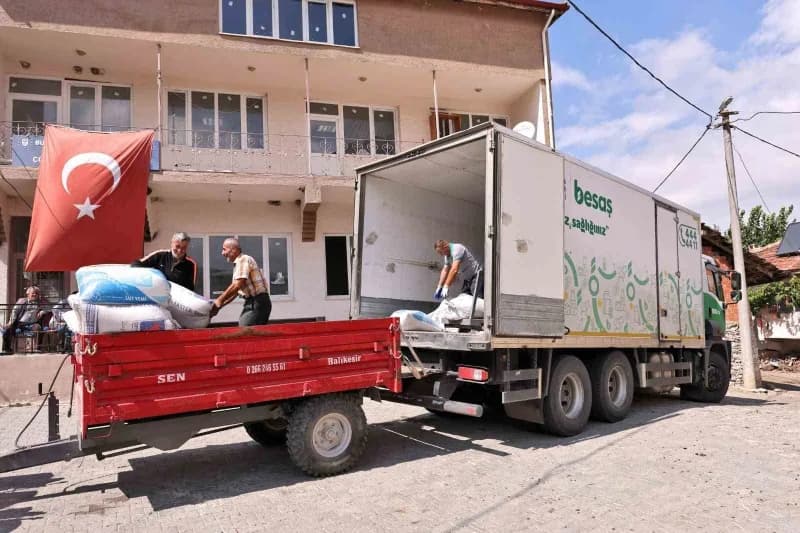 Büyükşehir Belediyesi'nin tohum, hasat ve mahsul alım desteği verdiği üreticiden aldığı siyez buğdayından ürettiği ekmek