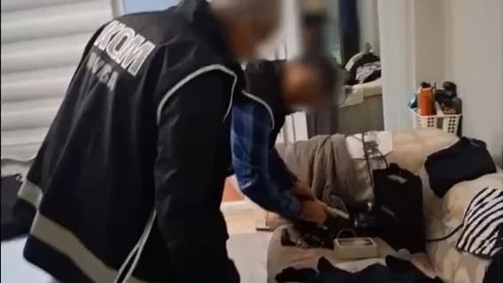 Ekipler tarafından Nilüfer, Osmangazi ve Yıldırım ilçelerinde bulunan toplam 12 adrese eş zamanlı operasyon düzenlendi.
