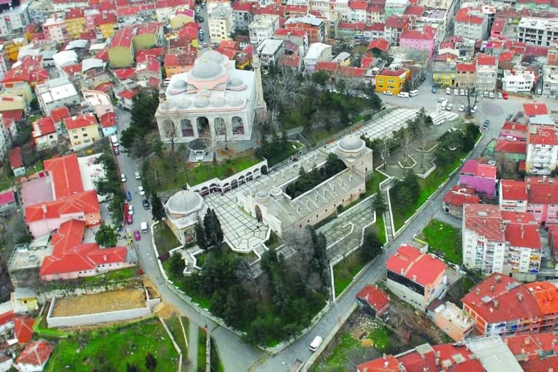Yıldırım Külliyesi ziyaretçisi turistleri bekliyor (Arşiv. Kaynak Bursa büyükşehir belediyesi)