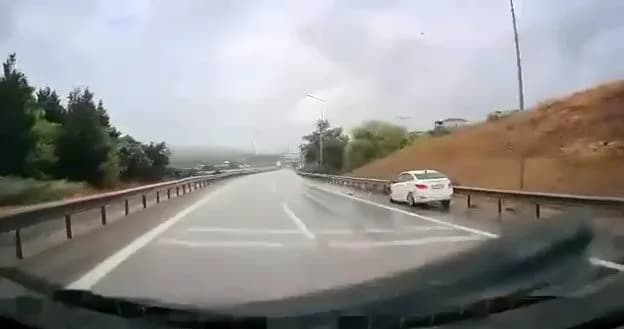 Kaza anı kameraya yansıdı.