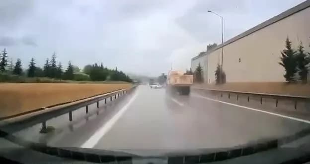 Kaza anı kameraya yansıdı.
