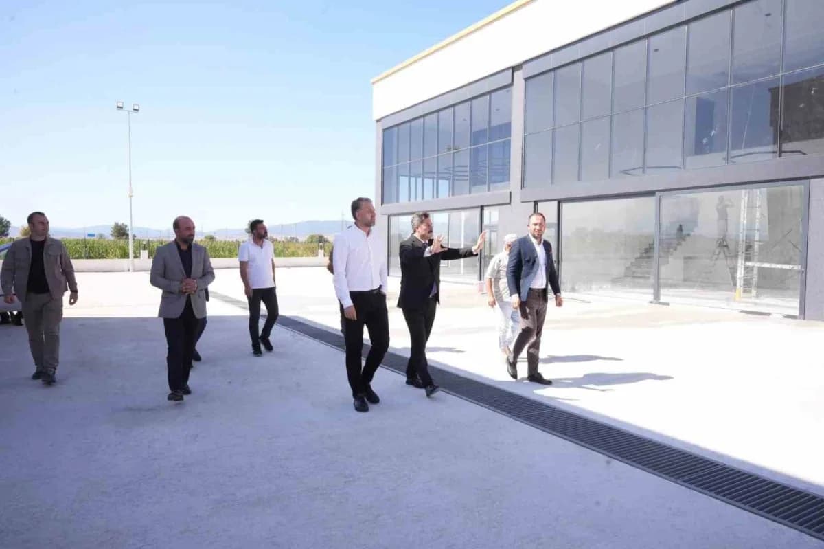 Bursa Yenişehir’de 300 milyon liraya tamamlanan modern galericiler sitesi binası ve çevresi