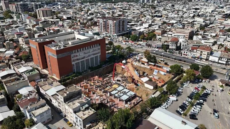 Yıldırım Belediyesi, kentin sosyal ve kültürel yaşamına değer katacak önemli bir projeyi daha hayata geçiriyor. Temeli a